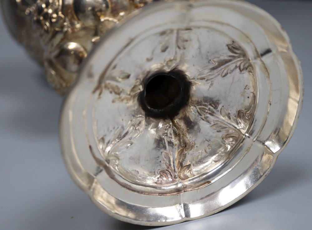 A Victorian lobed silver goblet, Edward & John Barnard, London, 1862, 19.8cm, 13.5 oz.